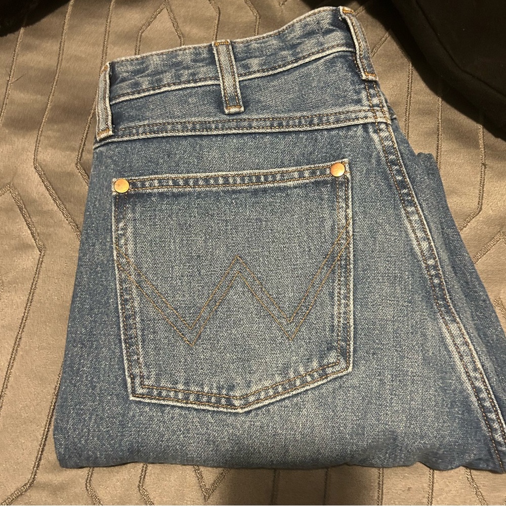 Women Wrangler Jeans